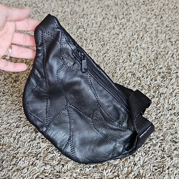 Vintage 90's Totes Black Leather Patchwork Fanny Pack - Picture 7 of 8